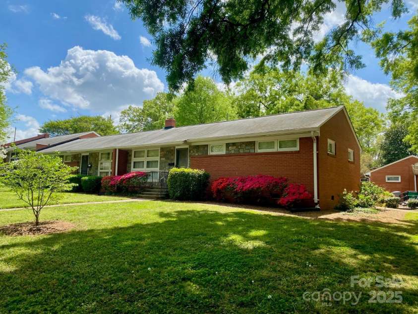 1017 Andover Road, Charlotte, NC 28211.  MLS# CAR4273668, YatesRealty ID 29546. 