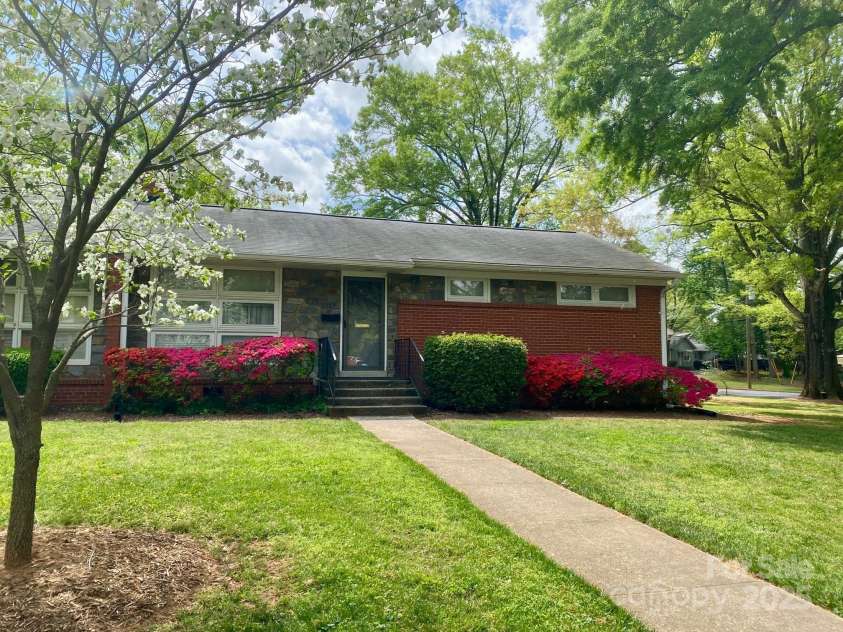 1017 Andover Road, Charlotte, NC 28211.  MLS# CAR4273668, YatesRealty ID 29546. 