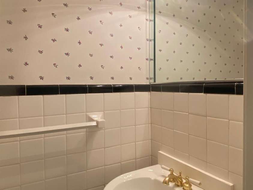 1017 Andover Road, Charlotte, NC 28211.  MLS# CAR4273668, YatesRealty ID 29546. Half Bath