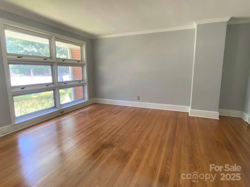 1017 Andover Road, Charlotte, NC 28211.  MLS# CAR4273668, YatesRealty ID 29546. Living Room
