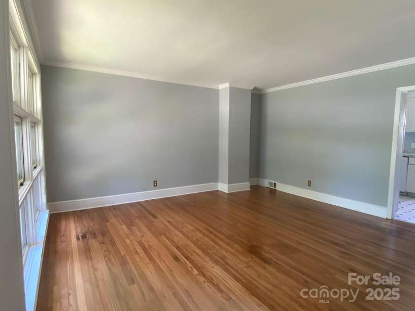 1017 Andover Road, Charlotte, NC 28211.  MLS# CAR4273668, YatesRealty ID 29546. Living Room