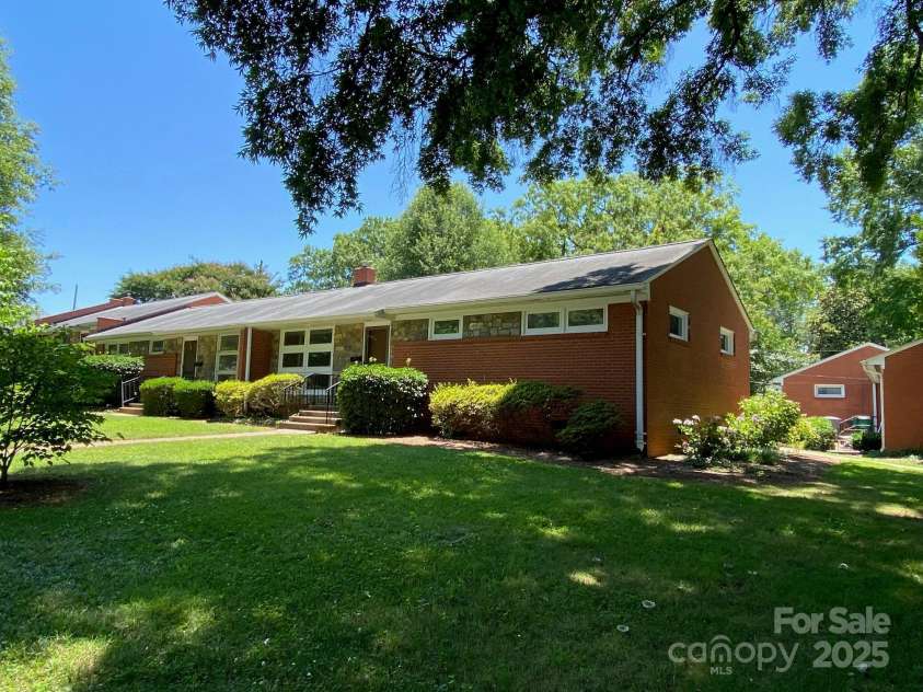 1017 Andover Road, Charlotte, NC 28211.  MLS# CAR4273668, YatesRealty ID 29546. Welcome Home!