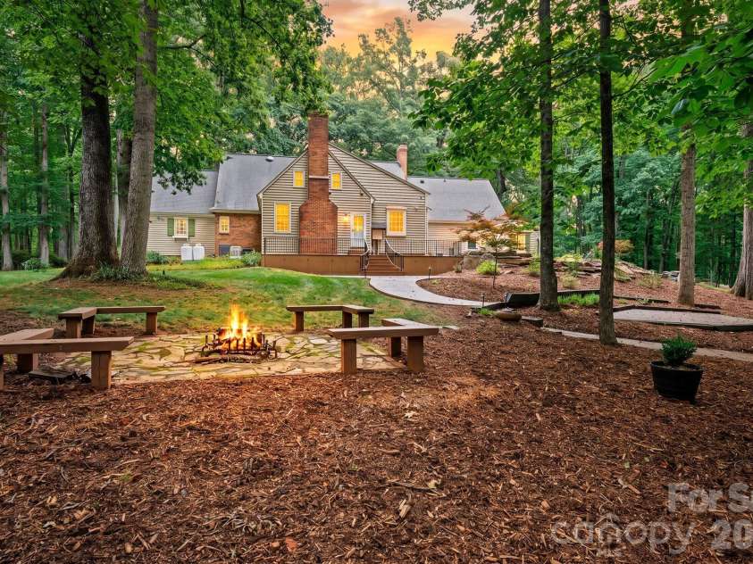 5400 Dartmoor Street, Winston Salem, NC 27106.  MLS# CAR4392717, YatesRealty ID 29547. 