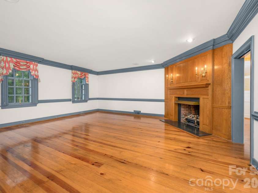 5400 Dartmoor Street, Winston Salem, NC 27106.  MLS# CAR4392717, YatesRealty ID 29547. 
