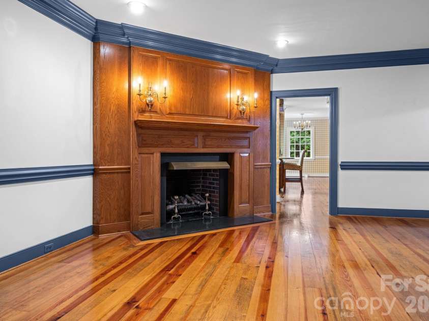 5400 Dartmoor Street, Winston Salem, NC 27106.  MLS# CAR4392717, YatesRealty ID 29547. 
