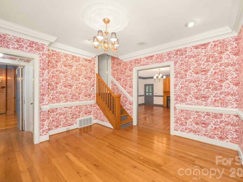 5400 Dartmoor Street, Winston Salem, NC 27106.  MLS# CAR4392717, YatesRealty ID 29547. 