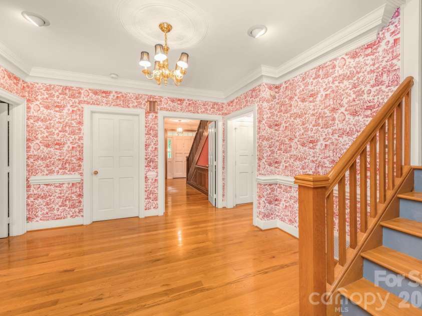 5400 Dartmoor Street, Winston Salem, NC 27106.  MLS# CAR4392717, YatesRealty ID 29547. 