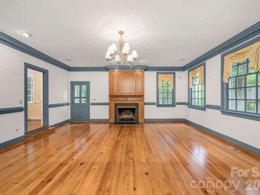 5400 Dartmoor Street, Winston Salem, NC 27106.  MLS# CAR4392717, YatesRealty ID 29547. 