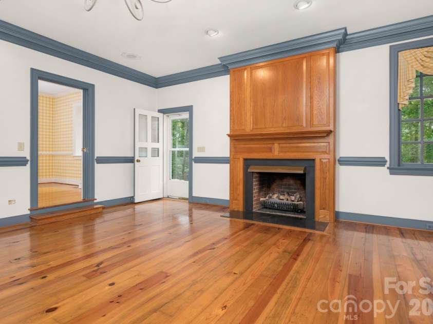5400 Dartmoor Street, Winston Salem, NC 27106.  MLS# CAR4392717, YatesRealty ID 29547. 
