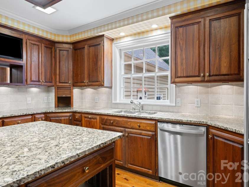 5400 Dartmoor Street, Winston Salem, NC 27106.  MLS# CAR4392717, YatesRealty ID 29547. 