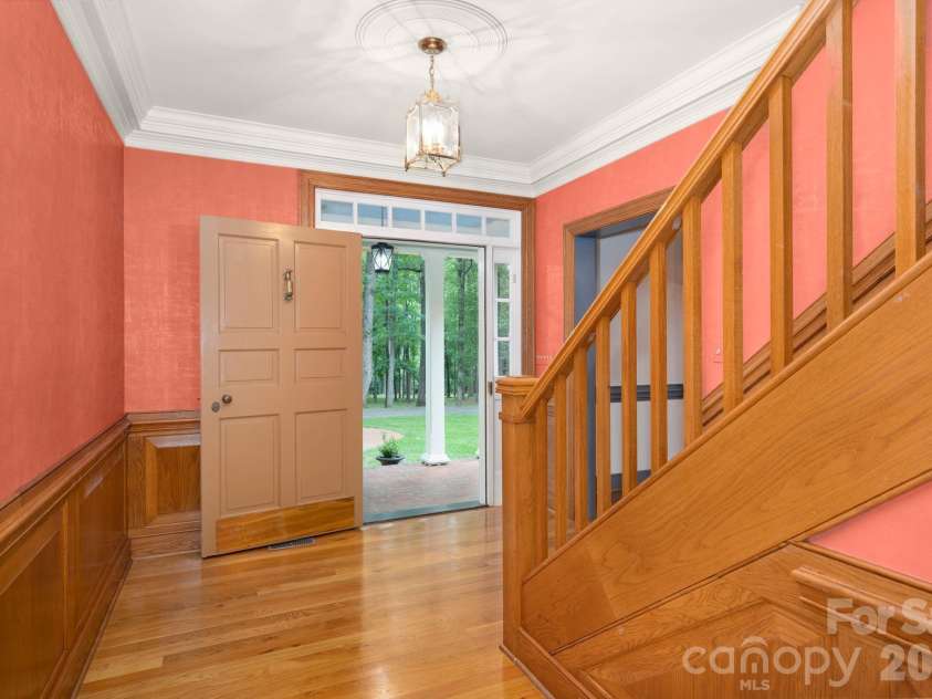 5400 Dartmoor Street, Winston Salem, NC 27106.  MLS# CAR4392717, YatesRealty ID 29547. 