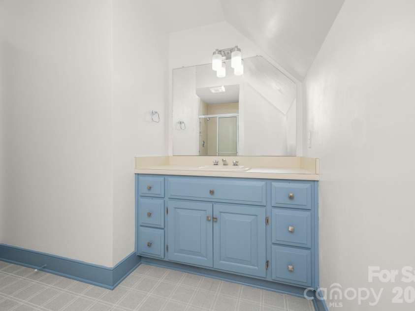 5400 Dartmoor Street, Winston Salem, NC 27106.  MLS# CAR4392717, YatesRealty ID 29547. 