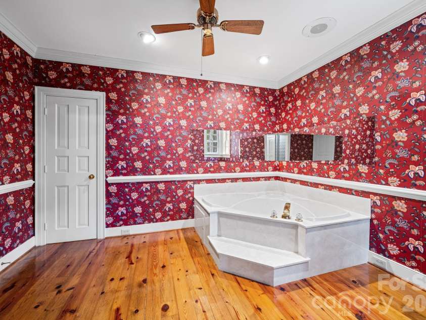 5400 Dartmoor Street, Winston Salem, NC 27106.  MLS# CAR4392717, YatesRealty ID 29547. 