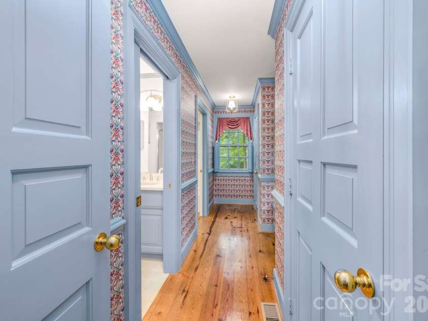 5400 Dartmoor Street, Winston Salem, NC 27106.  MLS# CAR4392717, YatesRealty ID 29547. 