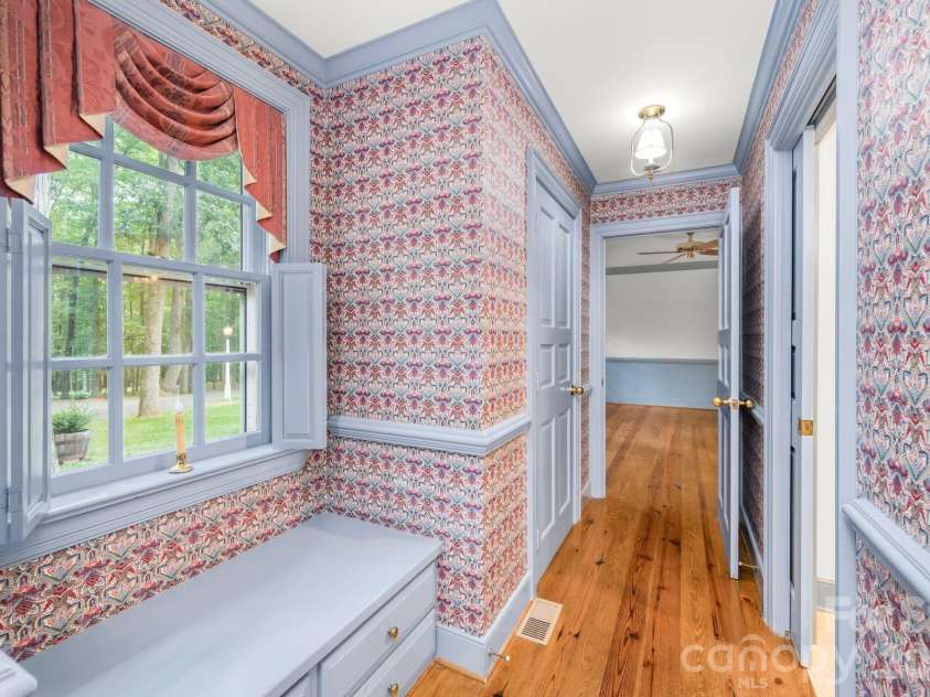 5400 Dartmoor Street, Winston Salem, NC 27106.  MLS# CAR4392717, YatesRealty ID 29547. 
