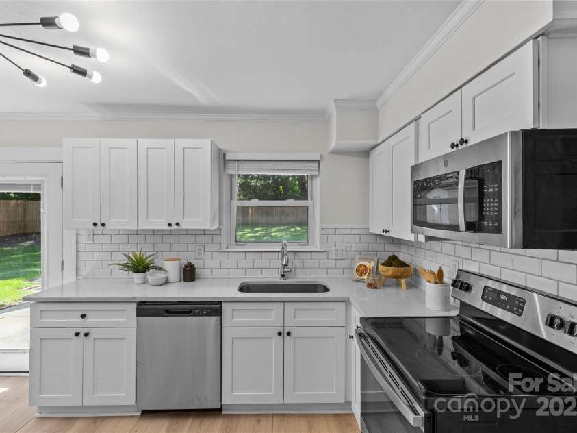 5329 Valley Forge Road, Charlotte, NC 28210.  MLS# CAR4269436, YatesRealty ID 29548. Abundant Natural Light