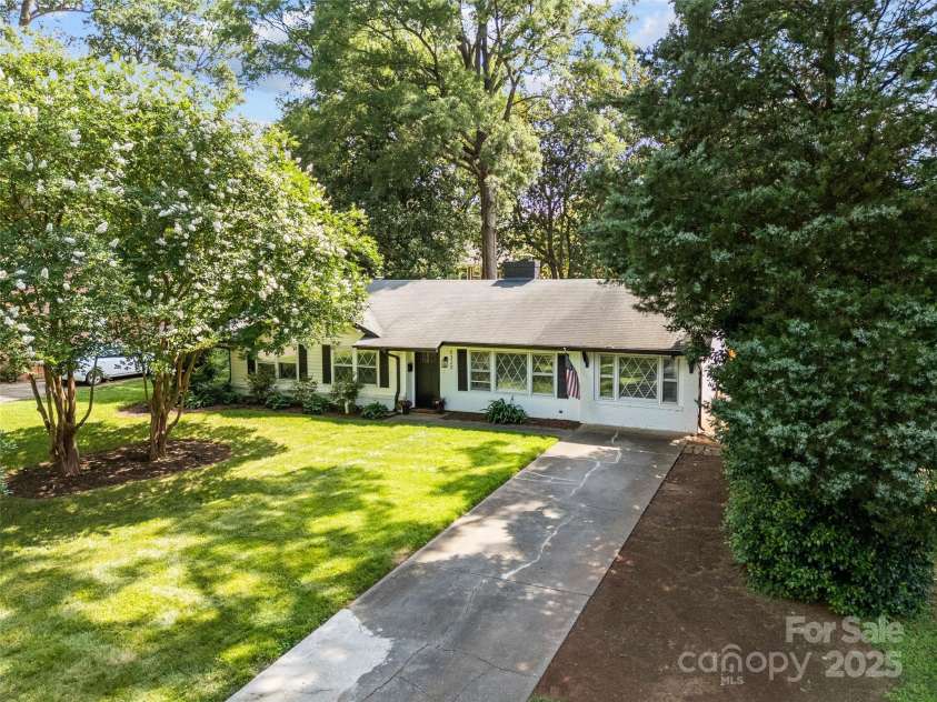 5329 Valley Forge Road, Charlotte, NC 28210.  MLS# CAR4269436, YatesRealty ID 29548. Ample Parking in Driveway