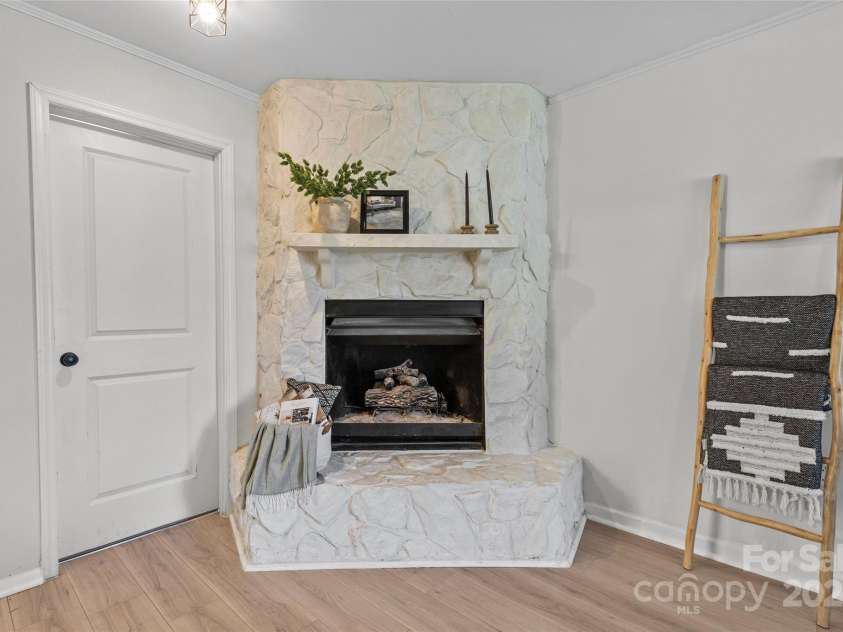 5329 Valley Forge Road, Charlotte, NC 28210.  MLS# CAR4269436, YatesRealty ID 29548. Charming Fireplace