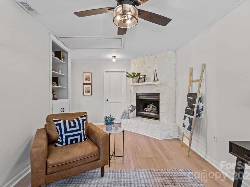 5329 Valley Forge Road, Charlotte, NC 28210.  MLS# CAR4269436, YatesRealty ID 29548. Flex Space
