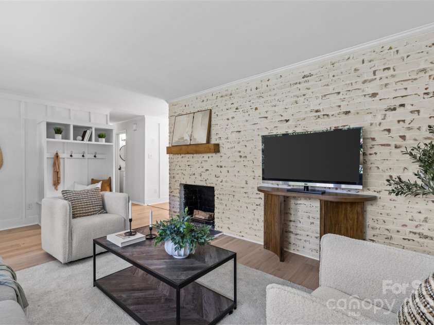 5329 Valley Forge Road, Charlotte, NC 28210.  MLS# CAR4269436, YatesRealty ID 29548. Living Room