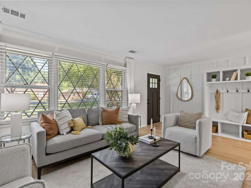 5329 Valley Forge Road, Charlotte, NC 28210.  MLS# CAR4269436, YatesRealty ID 29548. Living Room