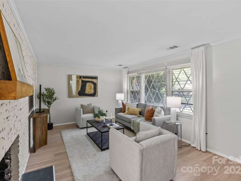 5329 Valley Forge Road, Charlotte, NC 28210.  MLS# CAR4269436, YatesRealty ID 29548. Living Room