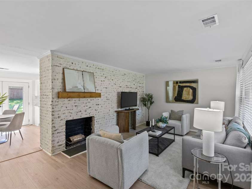 5329 Valley Forge Road, Charlotte, NC 28210.  MLS# CAR4269436, YatesRealty ID 29548. MUST SEE!