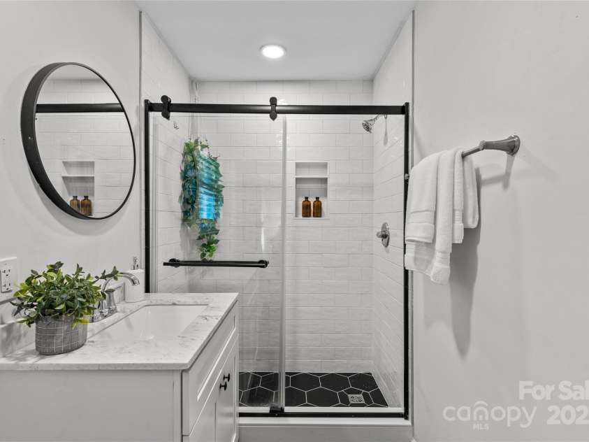 5329 Valley Forge Road, Charlotte, NC 28210.  MLS# CAR4269436, YatesRealty ID 29548. Primary Bathroom