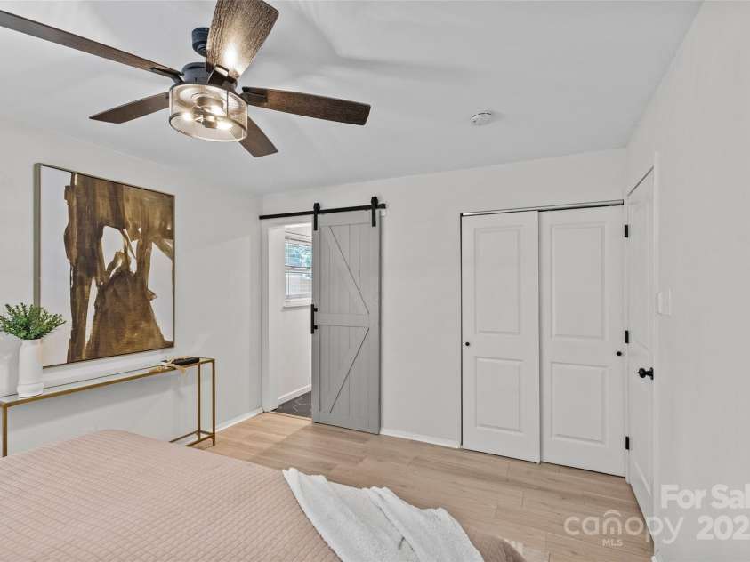 5329 Valley Forge Road, Charlotte, NC 28210.  MLS# CAR4269436, YatesRealty ID 29548. Primary Suite