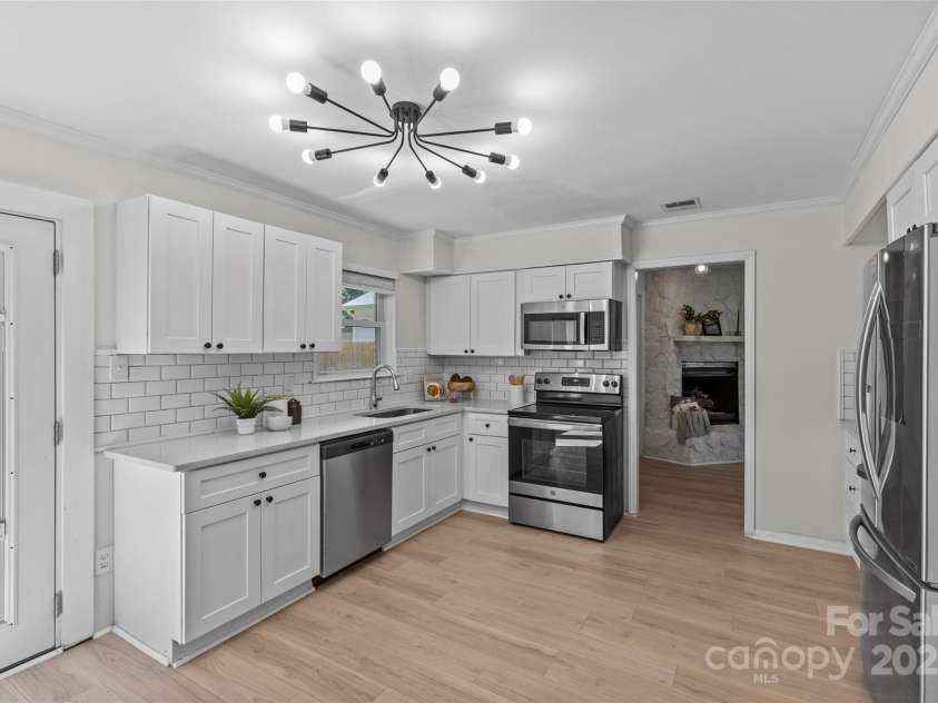 5329 Valley Forge Road, Charlotte, NC 28210.  MLS# CAR4269436, YatesRealty ID 29548. Update Lighting