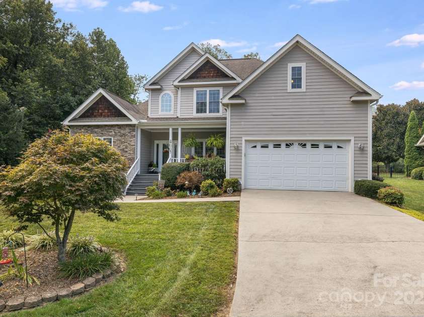 600 Vista Falls Road, Mills River, NC 28759.  MLS# CAR4178786, YatesRealty ID 29549. 