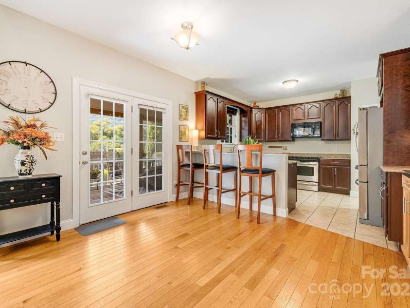 600 Vista Falls Road, Mills River, NC 28759.  MLS# CAR4178786, YatesRealty ID 29549. 