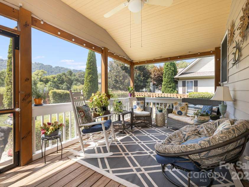 600 Vista Falls Road, Mills River, NC 28759.  MLS# CAR4178786, YatesRealty ID 29549. 