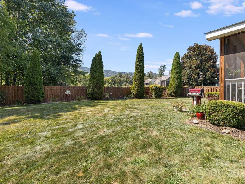 600 Vista Falls Road, Mills River, NC 28759.  MLS# CAR4178786, YatesRealty ID 29549. 