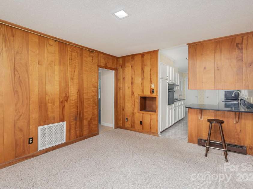 324 Club House Drive, Salisbury, NC 28144.  MLS# CAR4168854, YatesRealty ID 2955. Breakfast Room