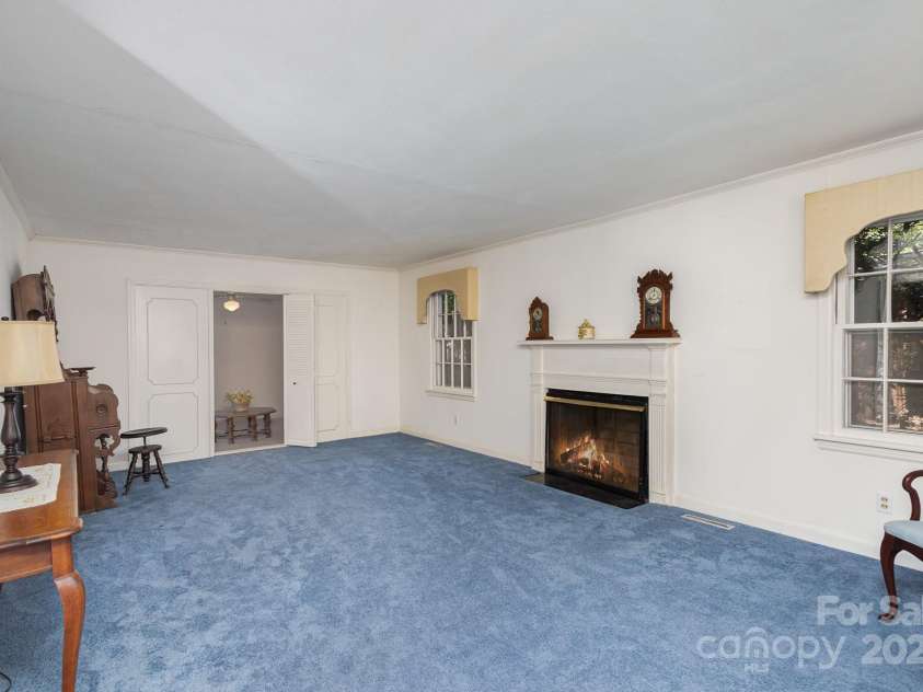 324 Club House Drive, Salisbury, NC 28144.  MLS# CAR4168854, YatesRealty ID 2955. Living Room