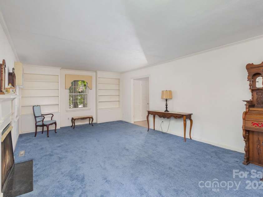 324 Club House Drive, Salisbury, NC 28144.  MLS# CAR4168854, YatesRealty ID 2955. Living Room