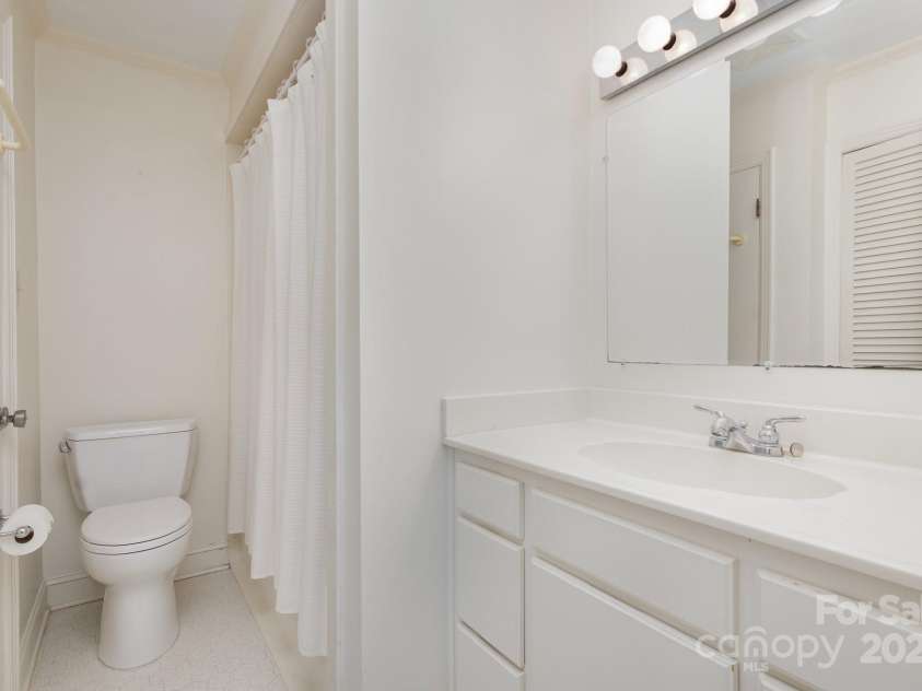 324 Club House Drive, Salisbury, NC 28144.  MLS# CAR4168854, YatesRealty ID 2955. Primary Bath