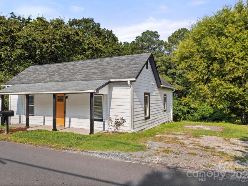 79 May Street, Gastonia, NC 28052.  MLS# CAR4300555, YatesRealty ID 2955. 