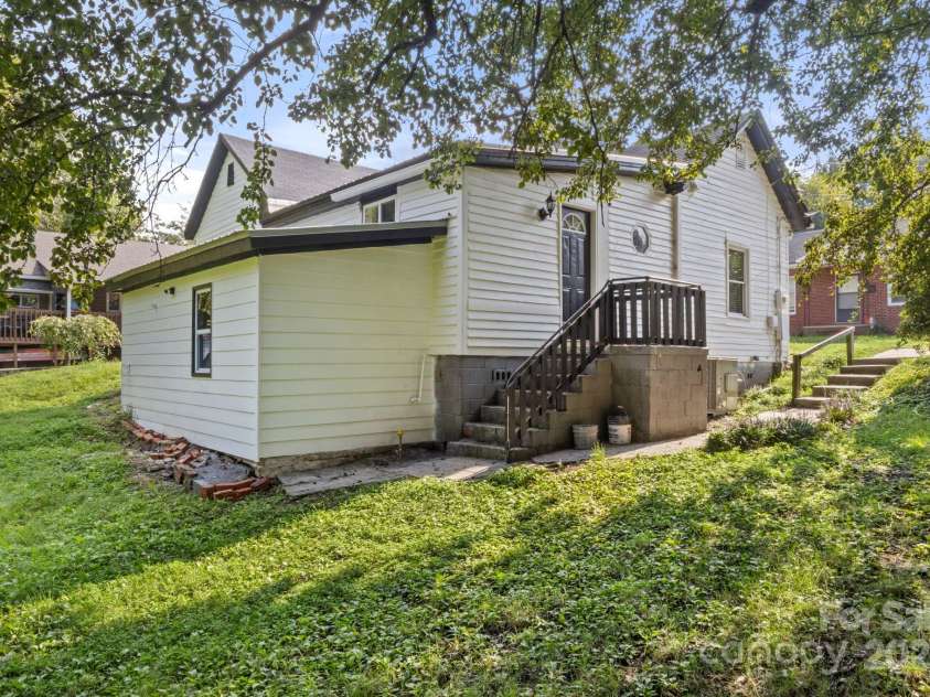 79 May Street, Gastonia, NC 28052.  MLS# CAR4300555, YatesRealty ID 2955. 