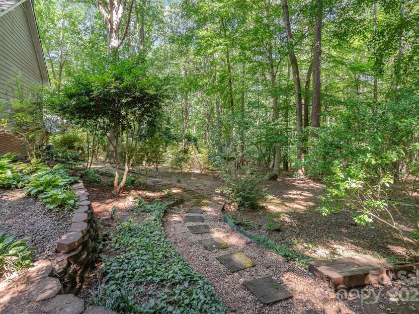 140 Rustic Way Lane, Mooresville, NC 28117.  MLS# CAR4272092, YatesRealty ID 29551. 