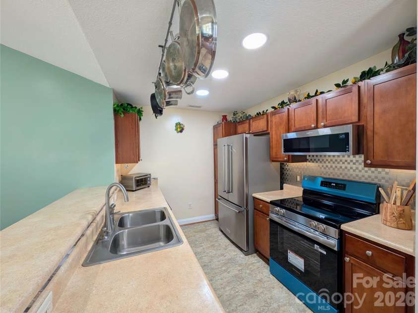 65 Foxden Drive, Fletcher, NC 28732.  MLS# CAR4389530, YatesRealty ID 29552. Length view cabinet side