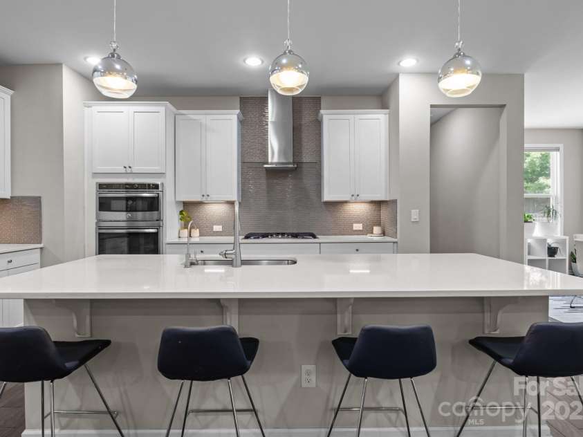 9426 Hightower Oak Street, Huntersville, NC 28078.  MLS# CAR4279151, YatesRealty ID 29552. Center island w/ seating & modern pendants