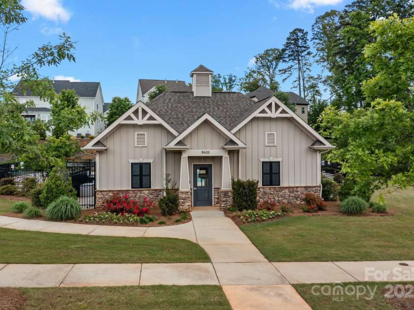 9426 Hightower Oak Street, Huntersville, NC 28078.  MLS# CAR4279151, YatesRealty ID 29552. Cobblestone Manor amenities