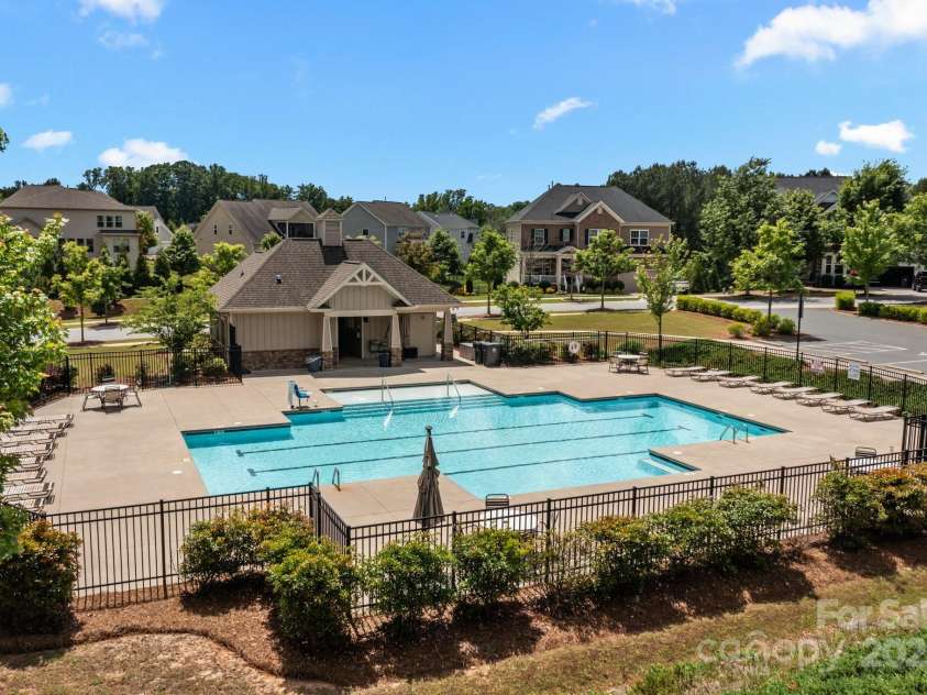 9426 Hightower Oak Street, Huntersville, NC 28078.  MLS# CAR4279151, YatesRealty ID 29552. Cobblestone Manor amenities