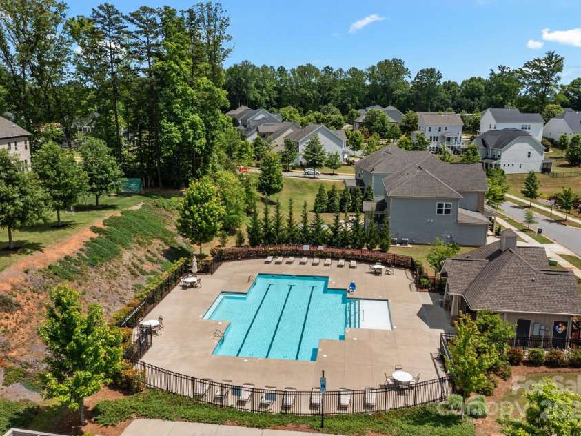 9426 Hightower Oak Street, Huntersville, NC 28078.  MLS# CAR4279151, YatesRealty ID 29552. Cobblestone Manor amenities