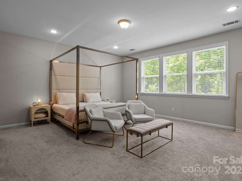 9426 Hightower Oak Street, Huntersville, NC 28078.  MLS# CAR4279151, YatesRealty ID 29552. Large primary suite