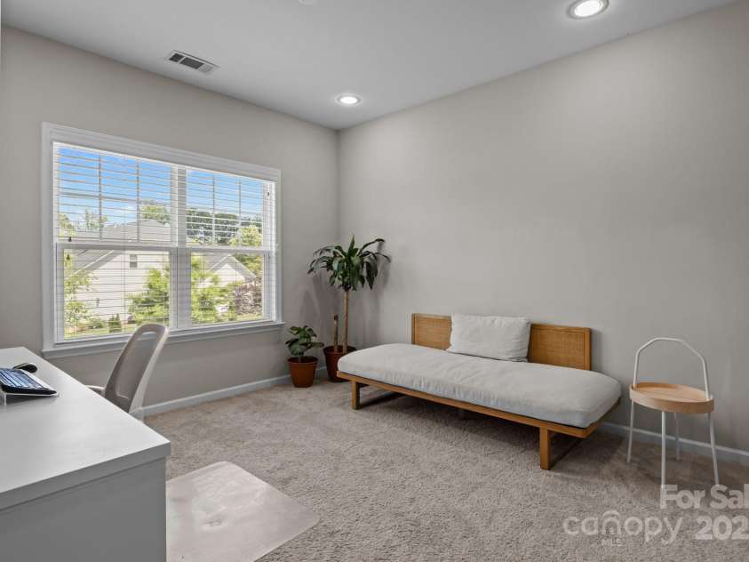 9426 Hightower Oak Street, Huntersville, NC 28078.  MLS# CAR4279151, YatesRealty ID 29552. Loft at the top of the stairs