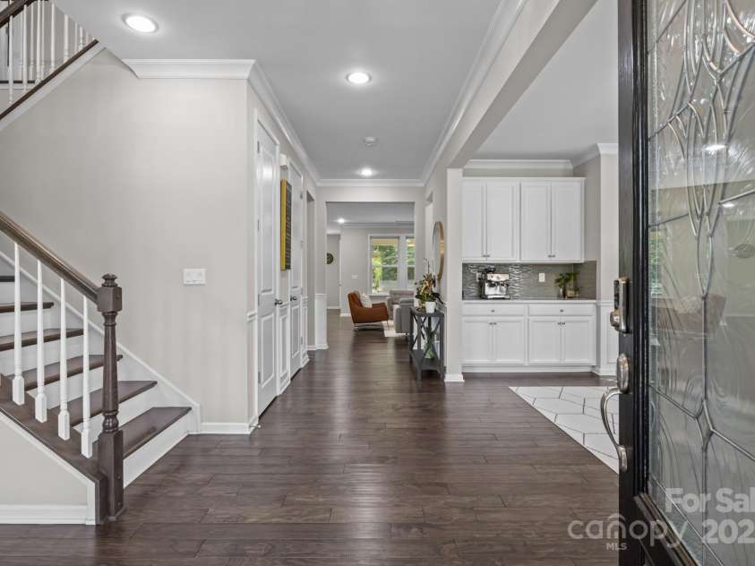 9426 Hightower Oak Street, Huntersville, NC 28078.  MLS# CAR4279151, YatesRealty ID 29552. Step inside to bright & open layout