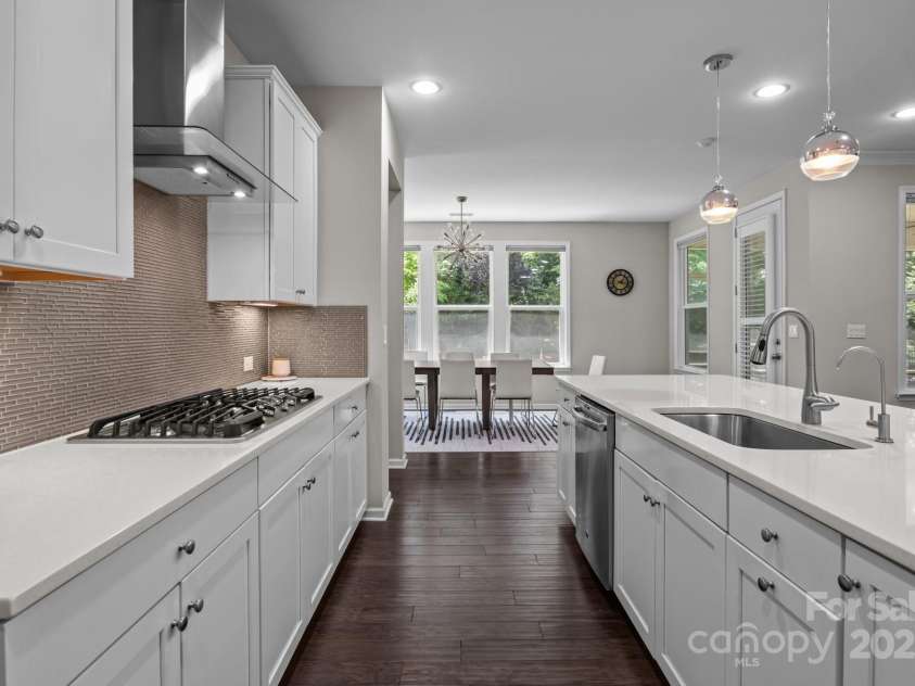 9426 Hightower Oak Street, Huntersville, NC 28078.  MLS# CAR4279151, YatesRealty ID 29552. Under cabinet lighting & glass tile backsplash